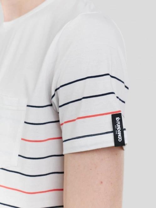 Fundango Jaggy Pocket T-shirt for men in red 5